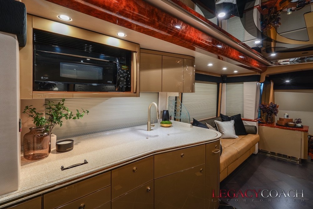 2007 Prevost Featherlite H3-45 For Sale