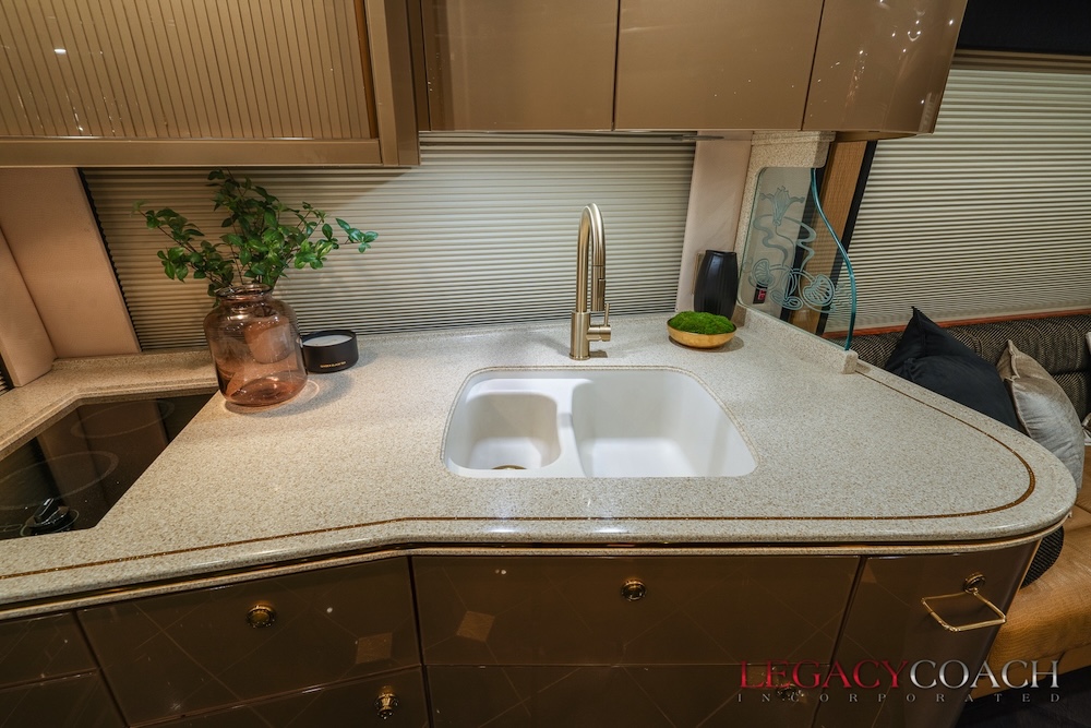 2007 Prevost Featherlite H3-45 For Sale