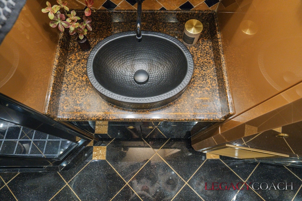 2007 Prevost Featherlite H3-45 For Sale