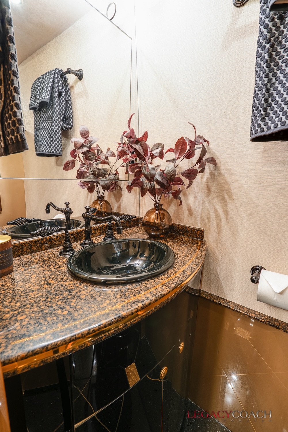 2007 Prevost Featherlite H3-45 For Sale