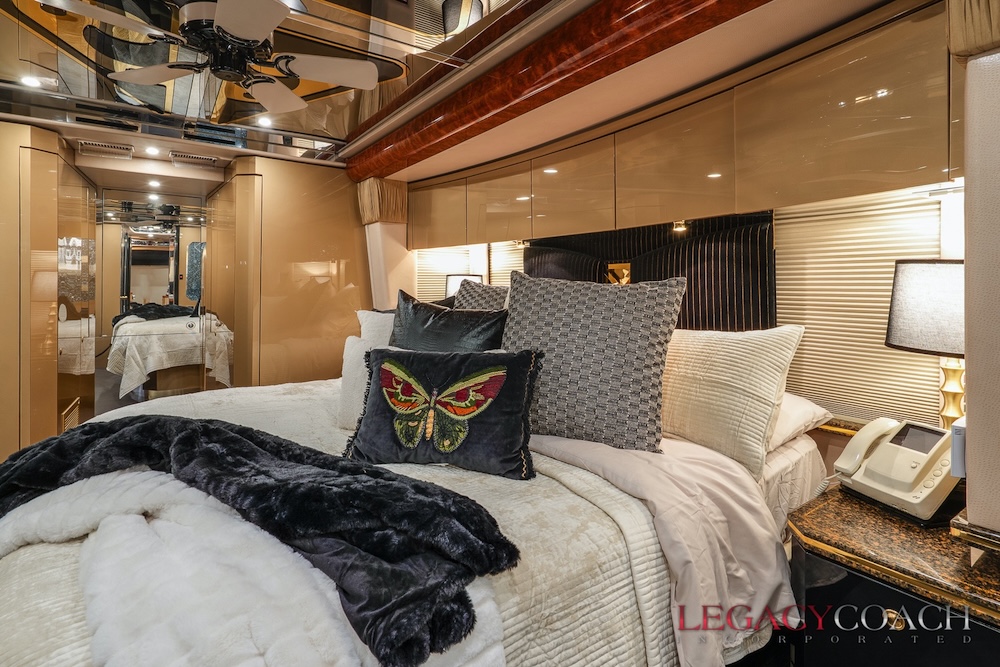 2007 Prevost Featherlite H3-45 For Sale