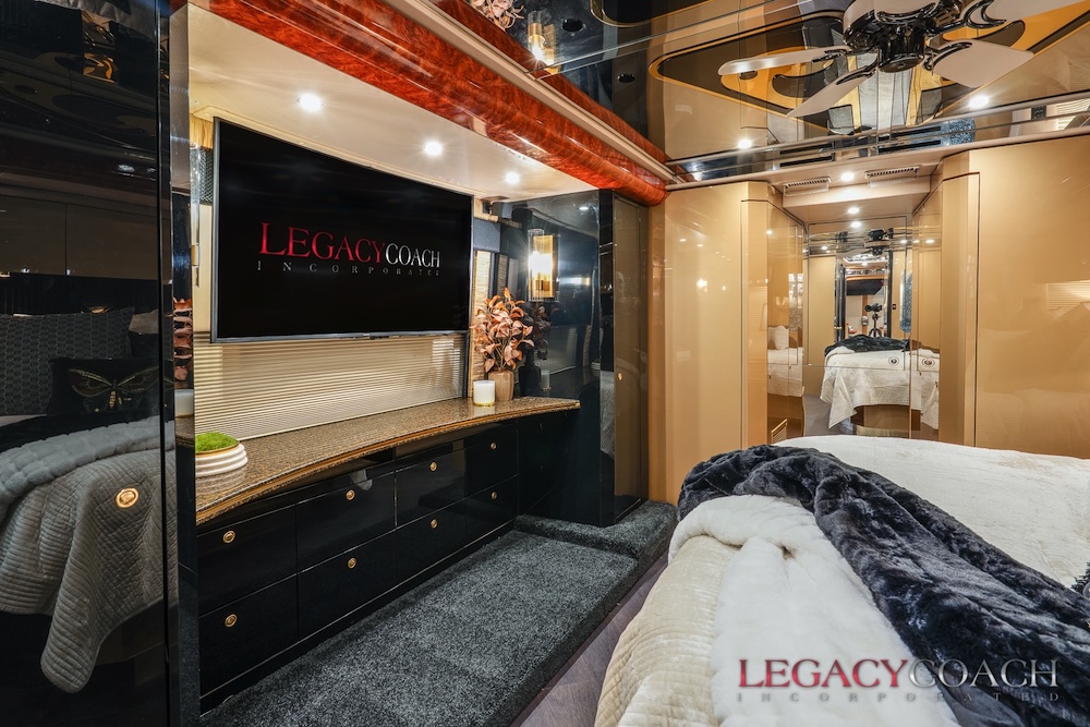 2007 Prevost Featherlite H3-45 For Sale