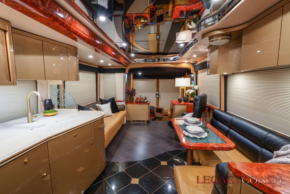 2007 Prevost Featherlite H3-45 For Sale