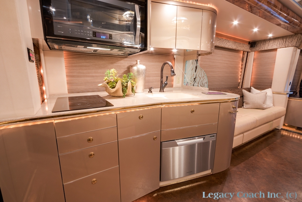 2007 Prevost Featherlite H3-45 For Sale