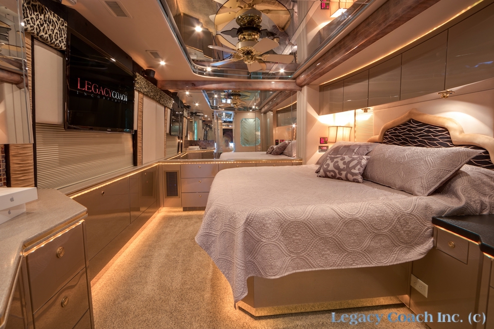 2007 Prevost Featherlite H3-45 For Sale