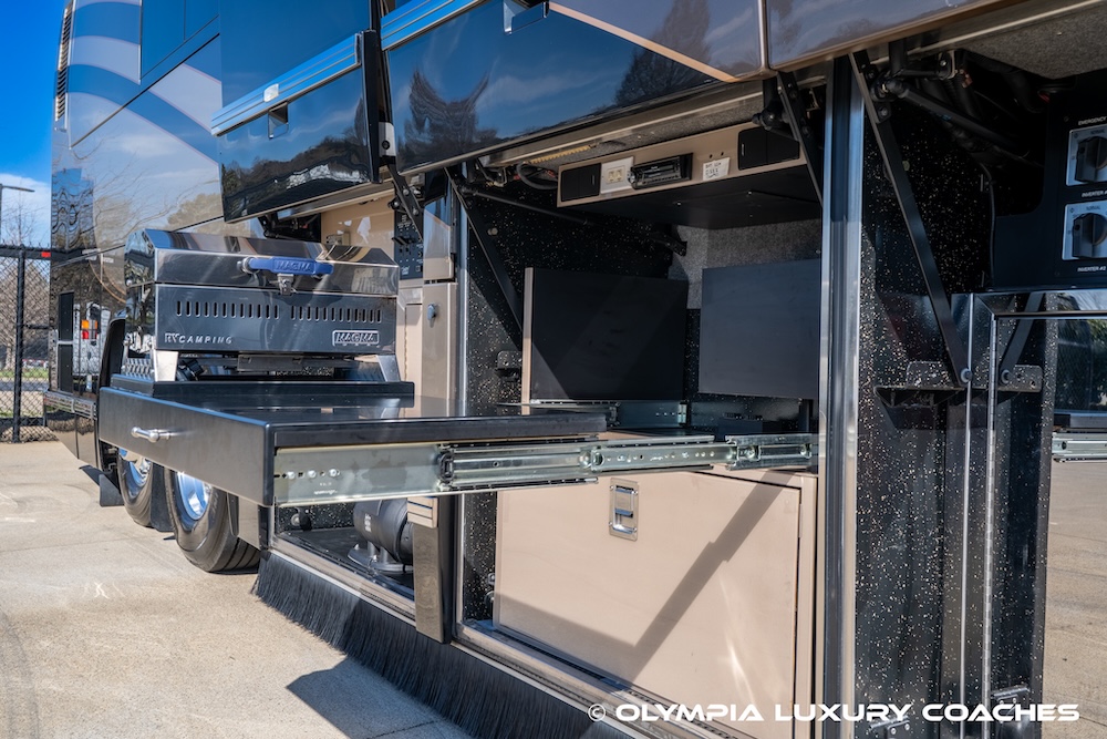 2007 Prevost Featherlite  H3-45 For Sale