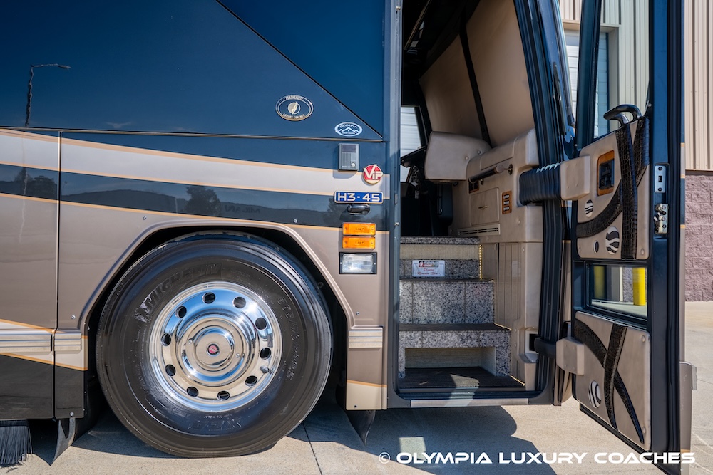 2007 Prevost Featherlite  H3-45 For Sale