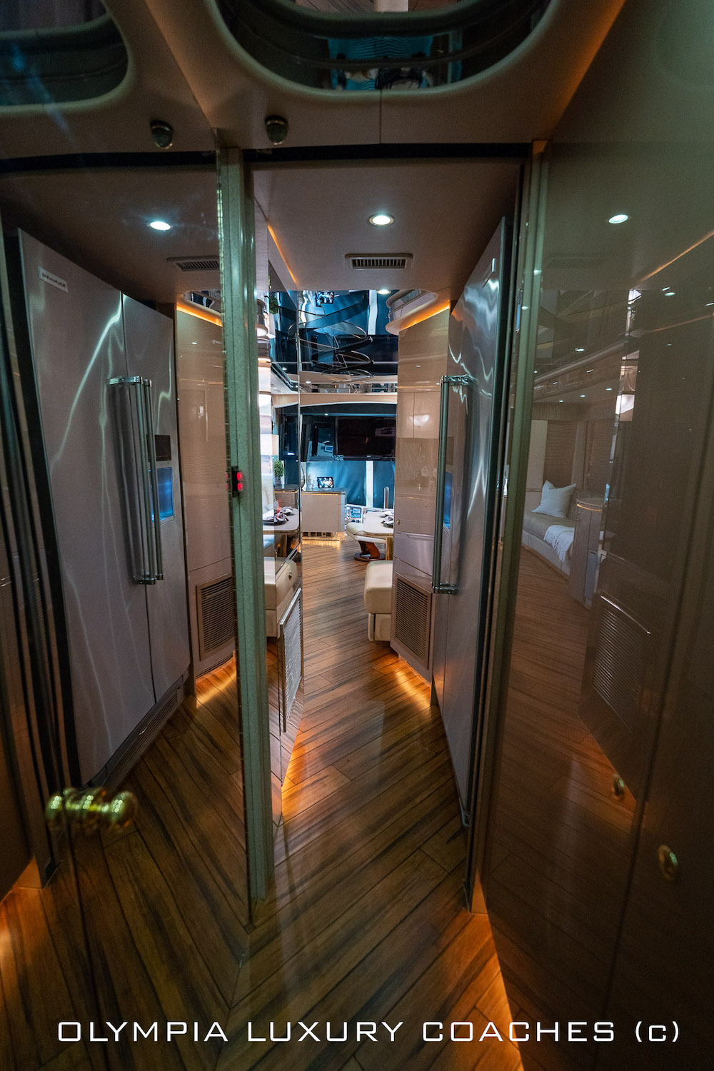 2007 Prevost Featherlite H3-45 For Sale