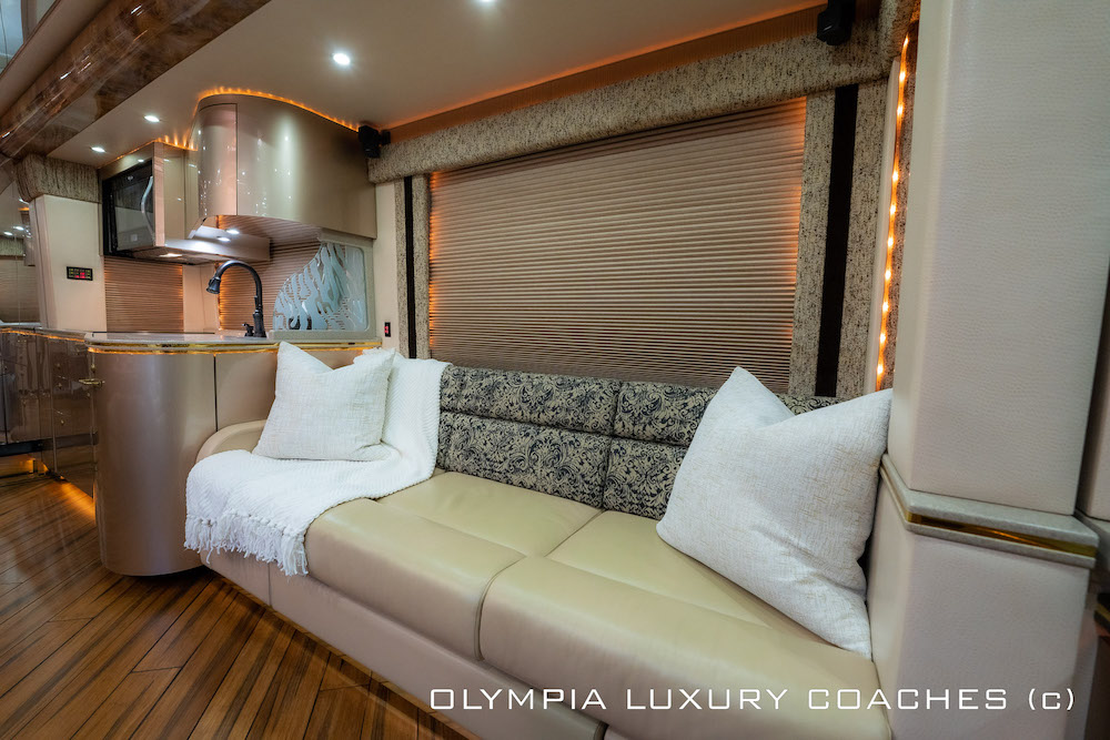 2007 Prevost Featherlite H3-45 For Sale