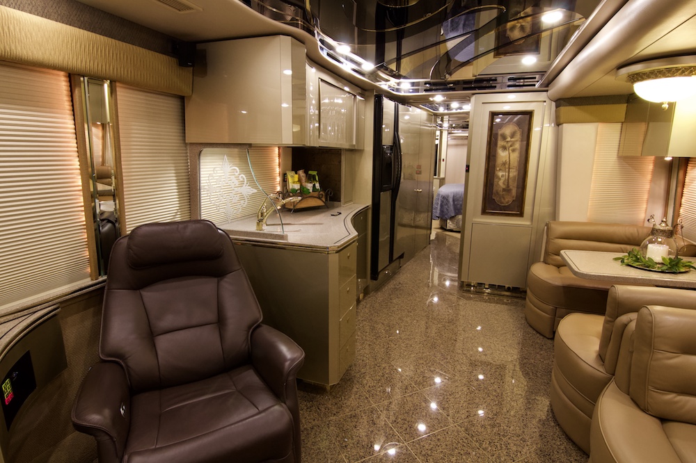 2007 Prevost Featherlite H3-45 For Sale