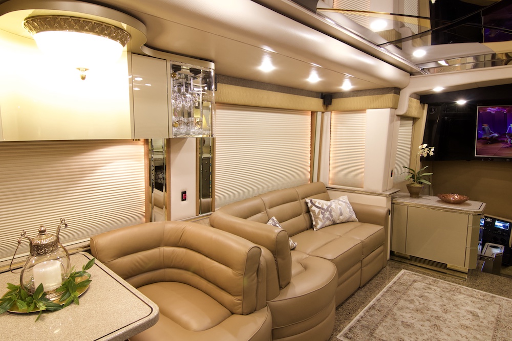 2007 Prevost Featherlite H3-45 For Sale