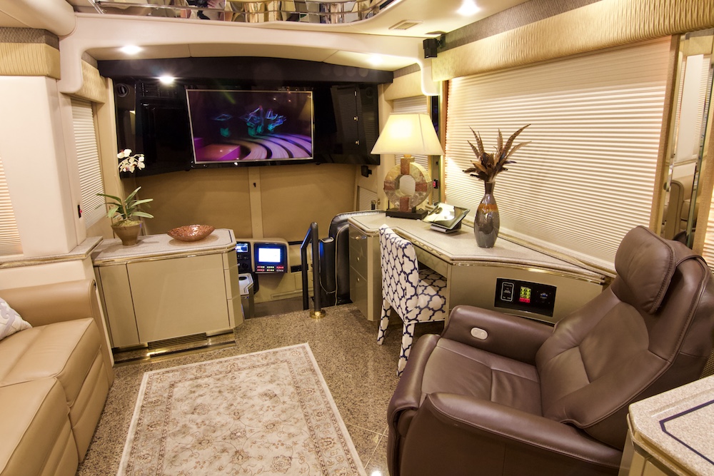 2007 Prevost Featherlite H3-45 For Sale