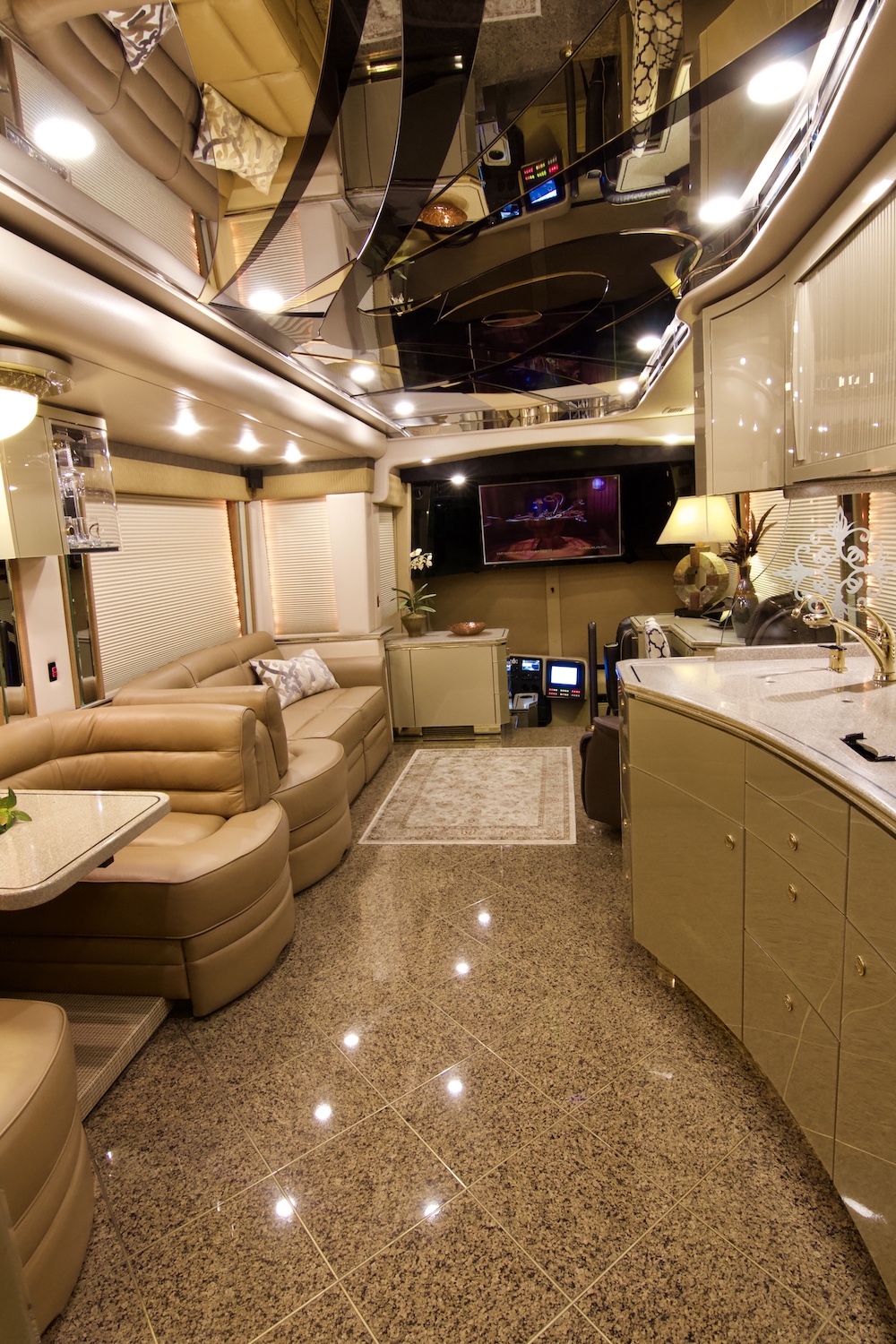 2007 Prevost Featherlite H3-45 For Sale