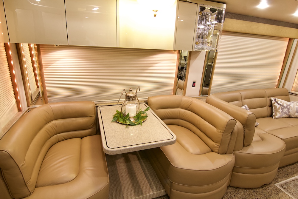 2007 Prevost Featherlite H3-45 For Sale