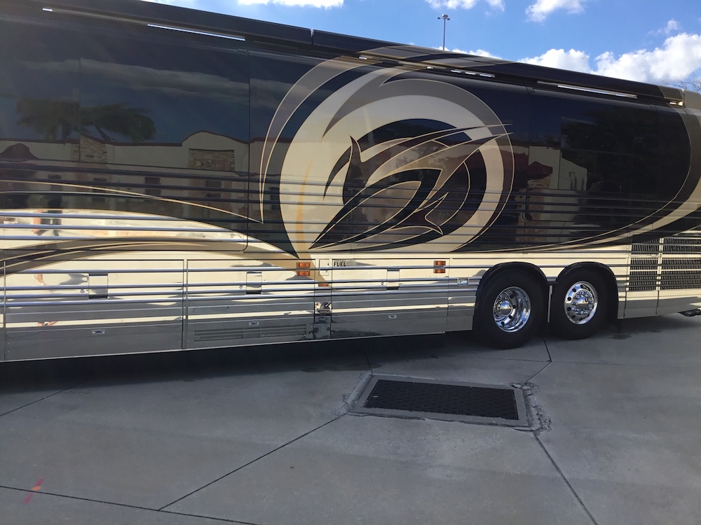 2007 Prevost Featherlite XLII For Sale