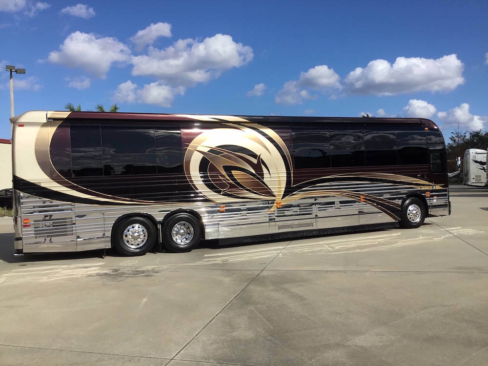 2007 Prevost Featherlite XLII For Sale