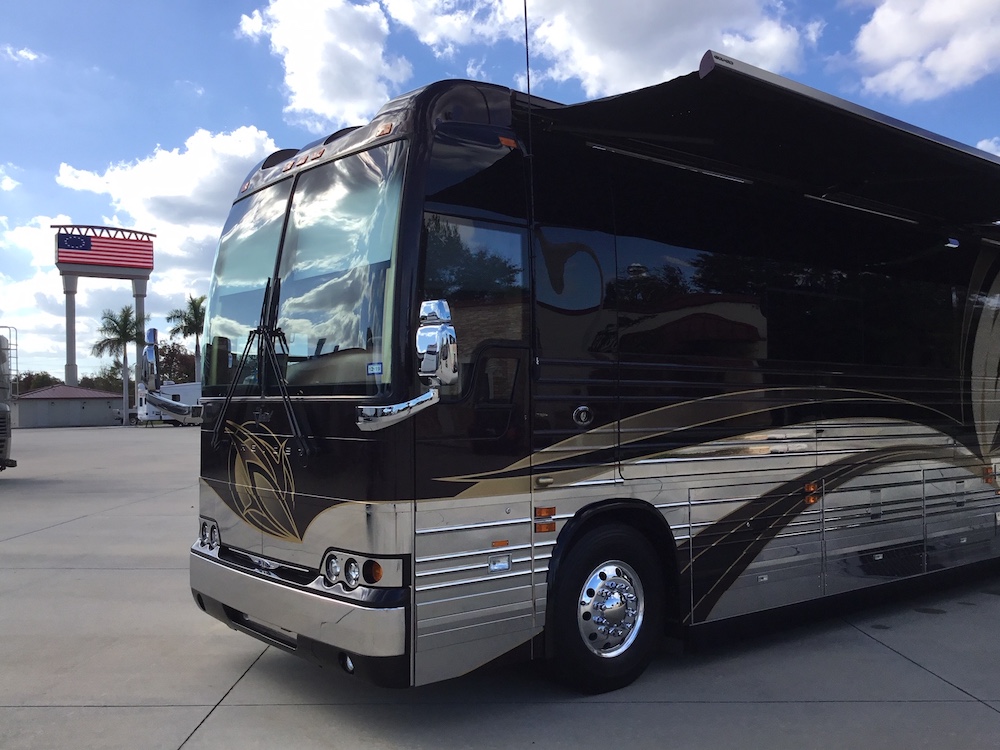 2007 Prevost Featherlite XLII For Sale