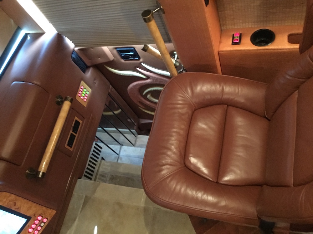 2007 Prevost Featherlite XLII For Sale