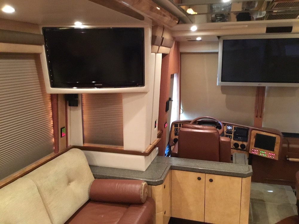 2007 Prevost Featherlite XLII For Sale