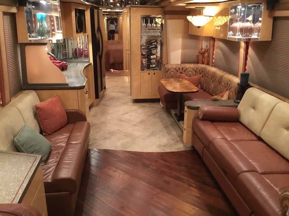 2007 Prevost Featherlite XLII For Sale