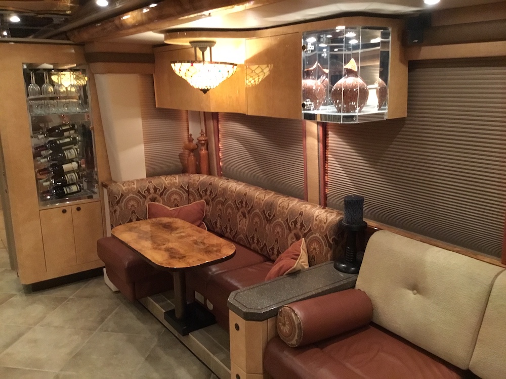 2007 Prevost Featherlite XLII For Sale