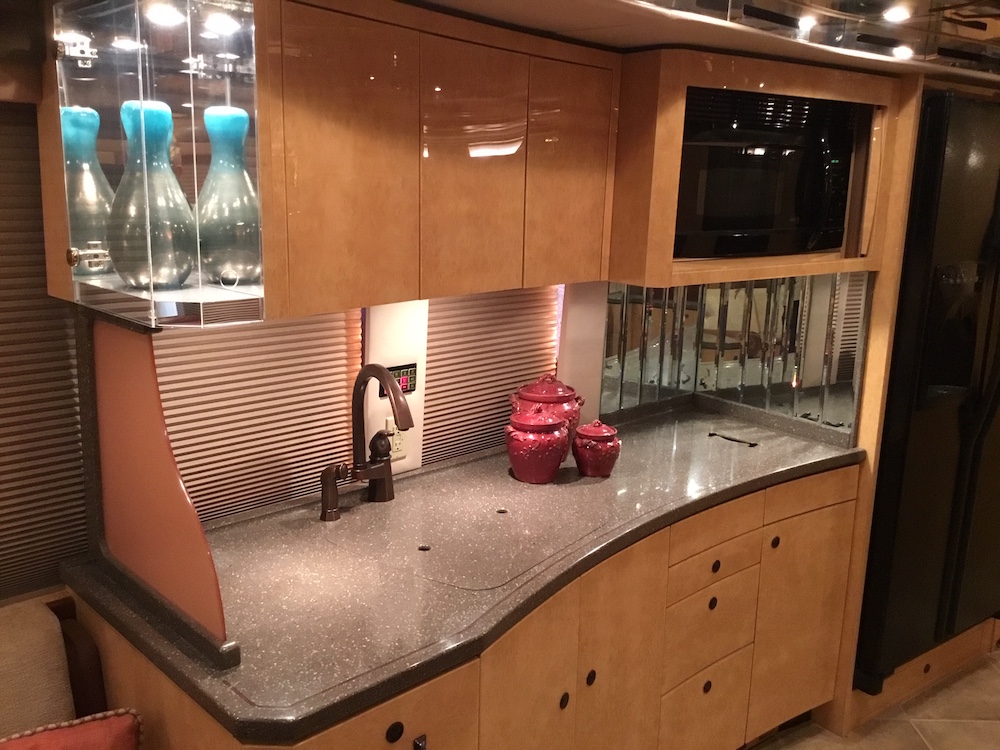 2007 Prevost Featherlite XLII For Sale