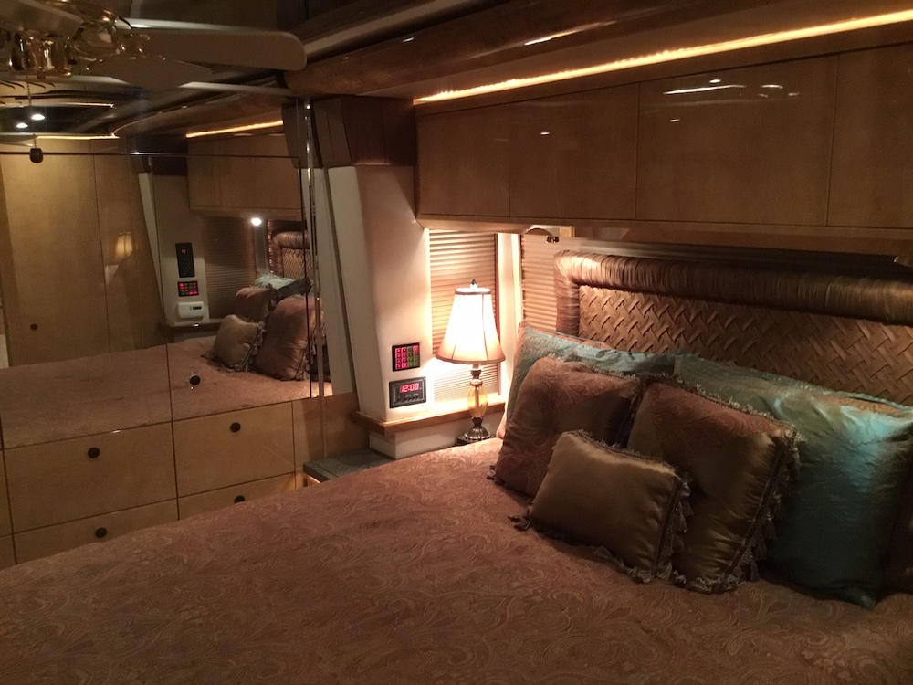 2007 Prevost Featherlite XLII For Sale