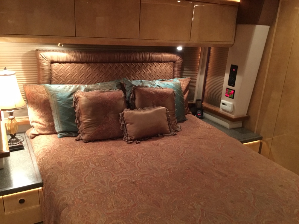 2007 Prevost Featherlite XLII For Sale