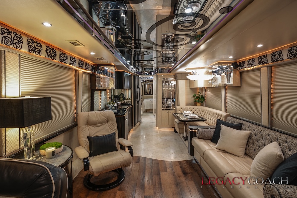 2007 Prevost Featherlite XLII For Sale