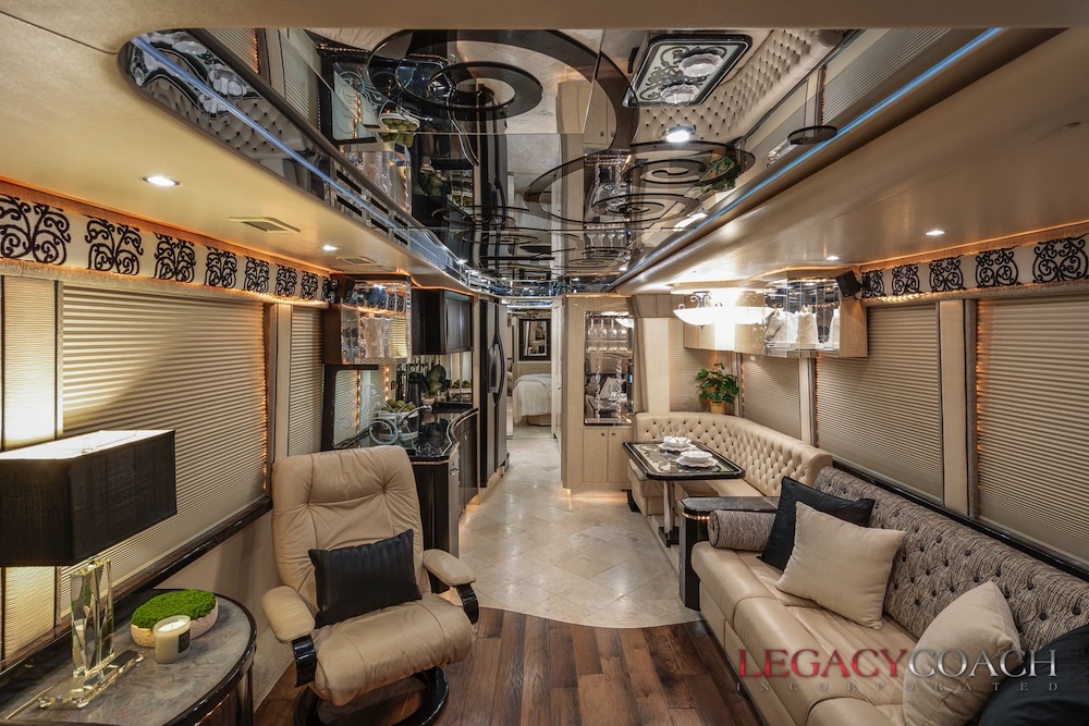 2007 Prevost Featherlite XLII For Sale