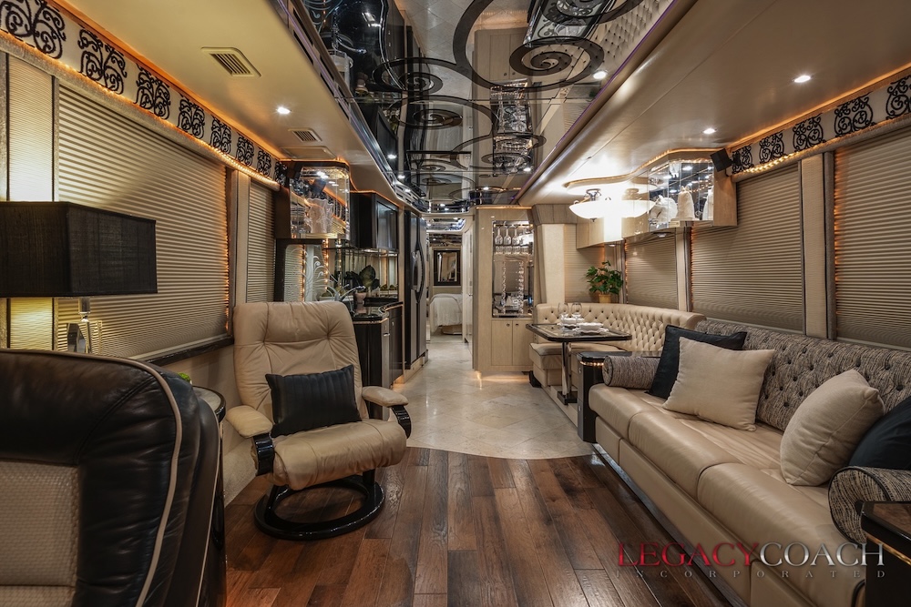 2007 Prevost Featherlite XLII For Sale
