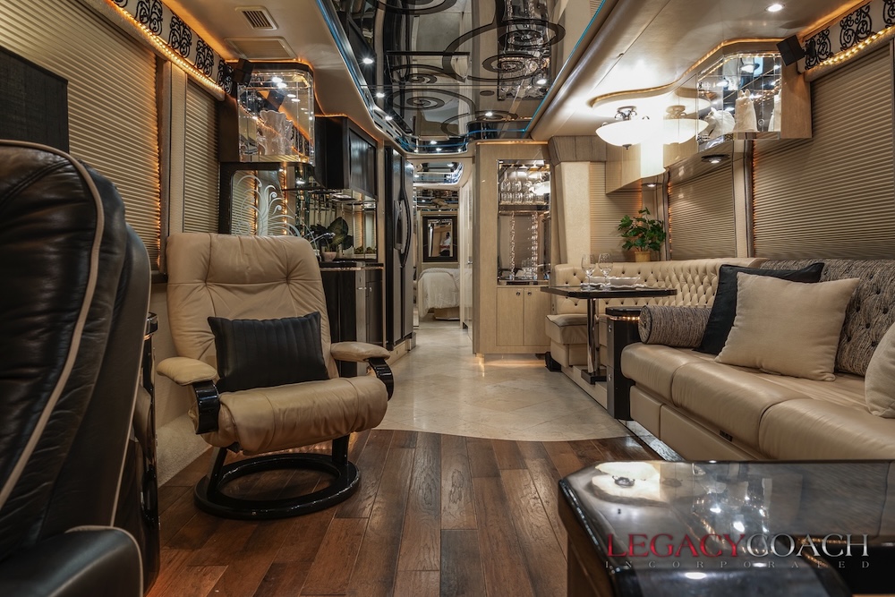 2007 Prevost Featherlite XLII For Sale