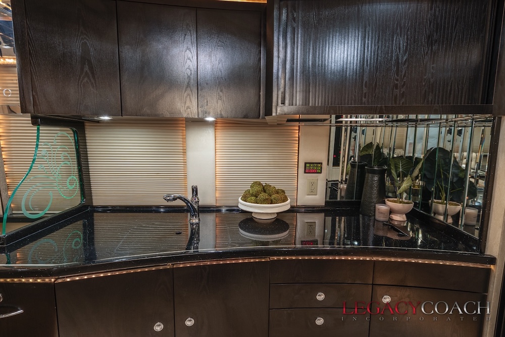 2007 Prevost Featherlite XLII For Sale