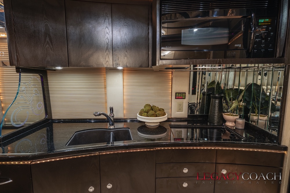 2007 Prevost Featherlite XLII For Sale