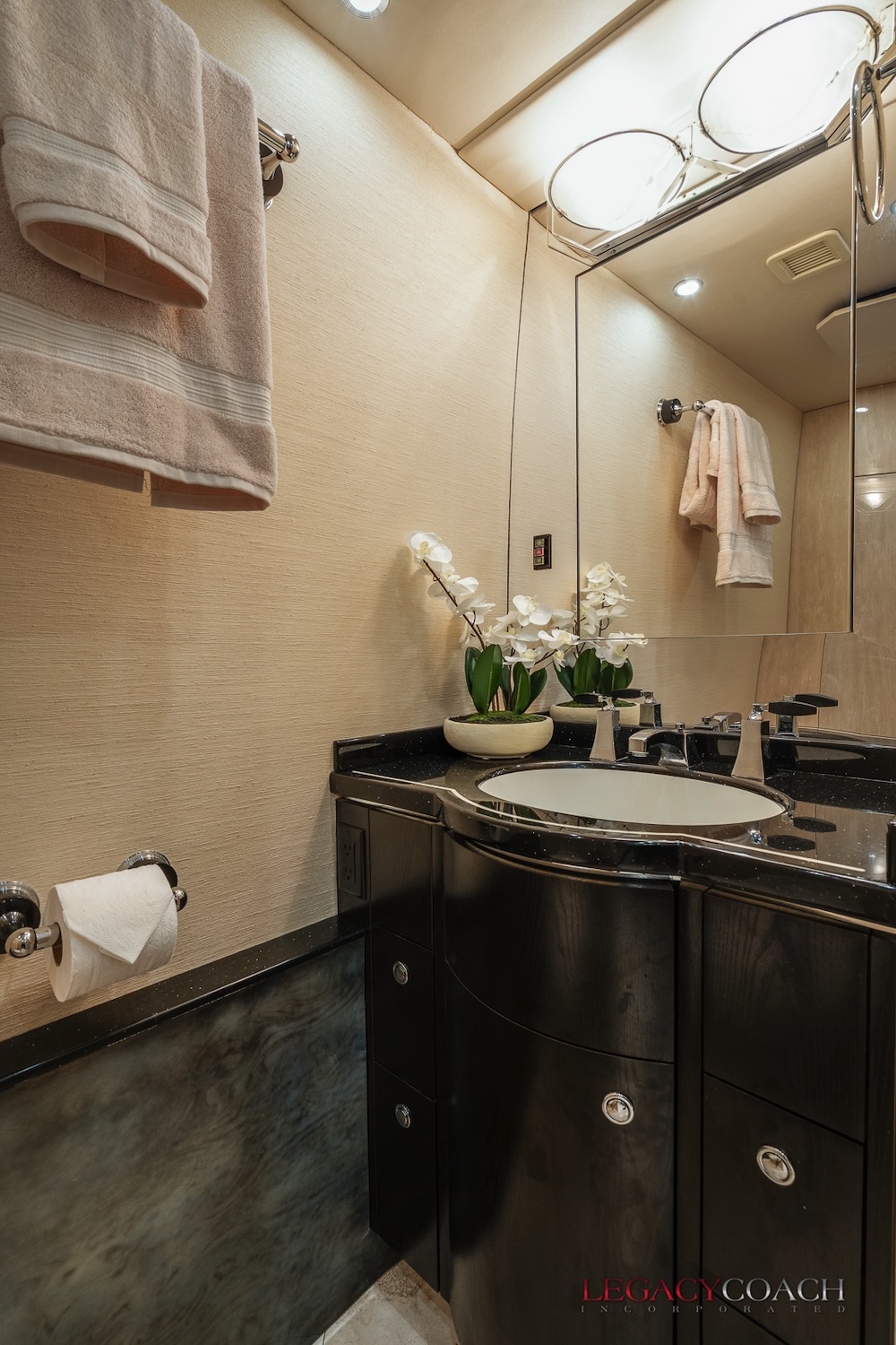 2007 Prevost Featherlite XLII For Sale