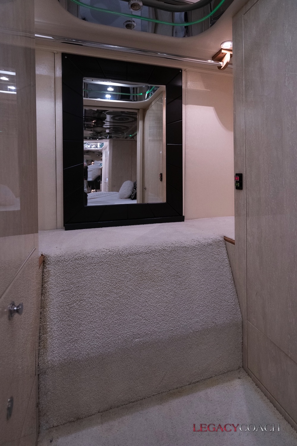 2007 Prevost Featherlite XLII For Sale