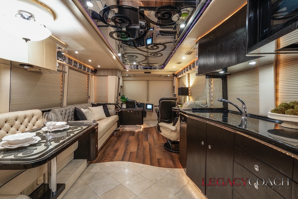 2007 Prevost Featherlite XLII For Sale