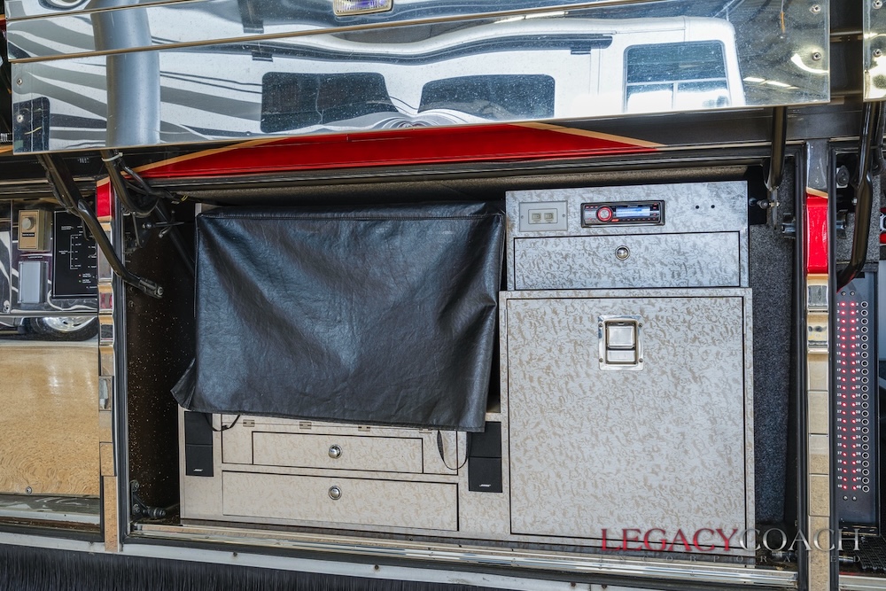 2007 Prevost Featherlite XLII For Sale