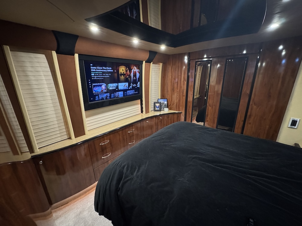2007 Prevost Legendary XLII For Sale