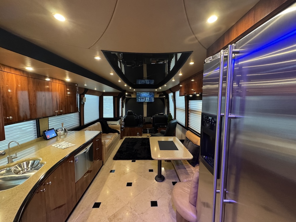 2007 Prevost Legendary XLII For Sale