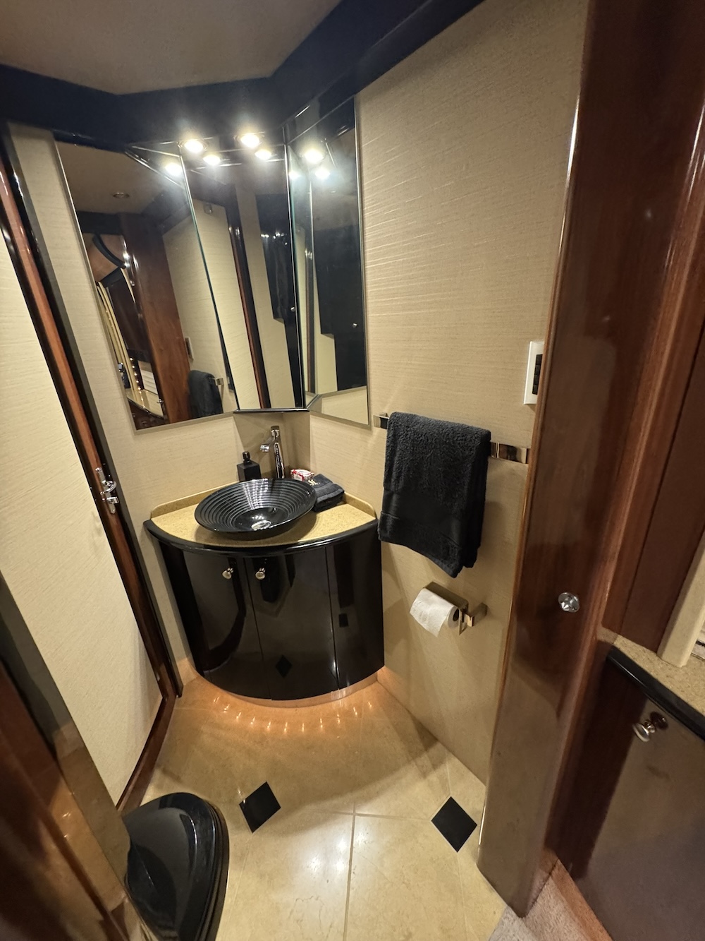2007 Prevost Legendary XLII For Sale