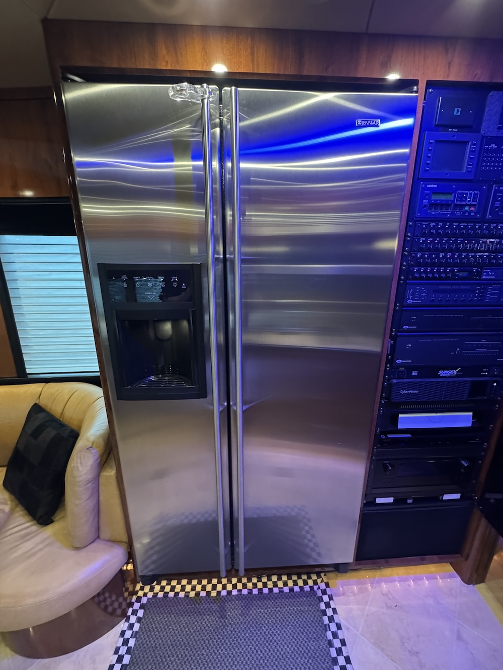 2007 Prevost Legendary XLII For Sale