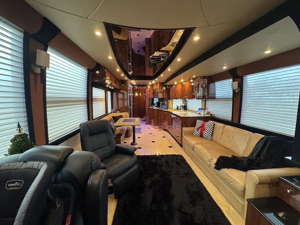 2007 Prevost Legendary XLII For Sale