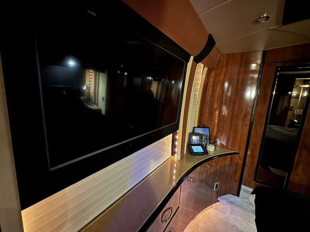 2007 Prevost Legendary XLII For Sale