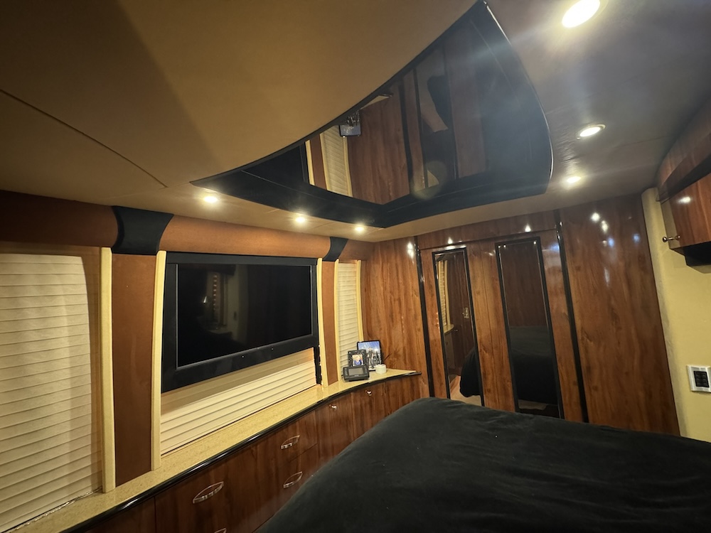 2007 Prevost Legendary XLII For Sale