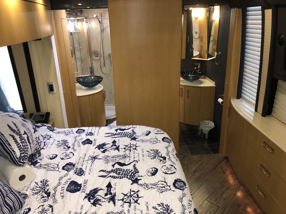 2007 Prevost XLII For Sale