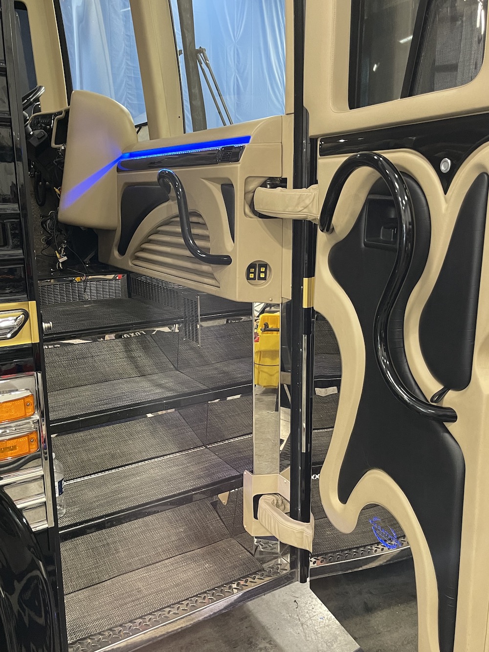 2007 Prevost Marathon XLII For Sale