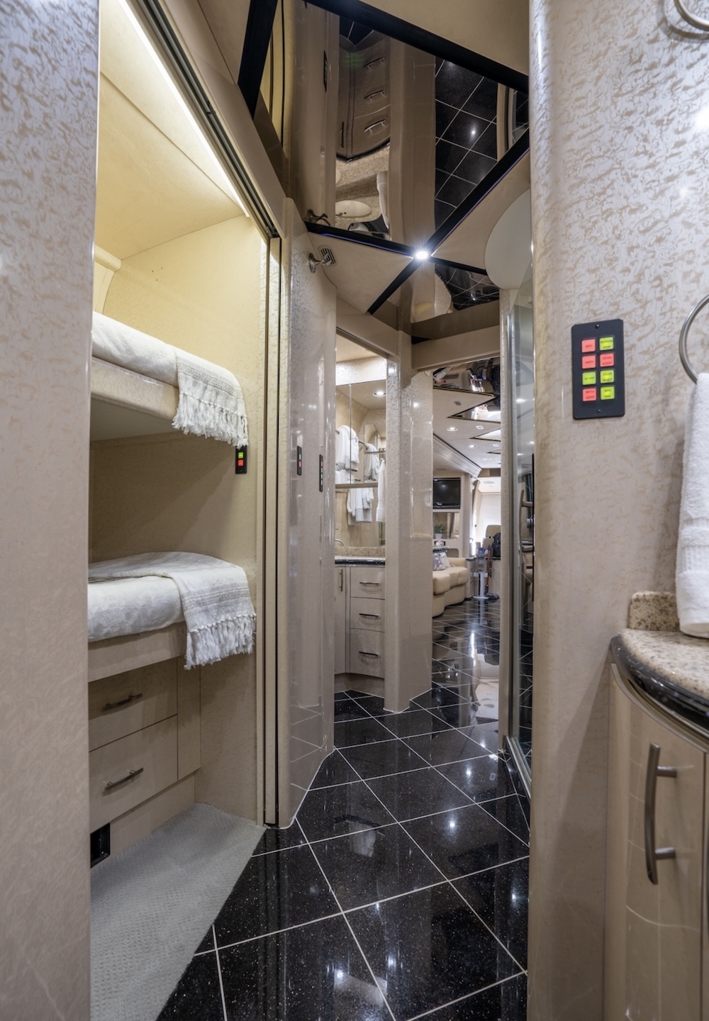 2007 Prevost Marathon XLII For Sale