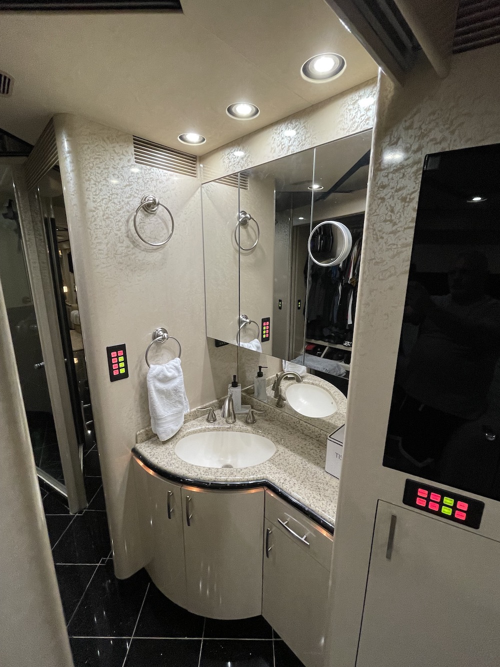 2007 Prevost Marathon XLII For Sale