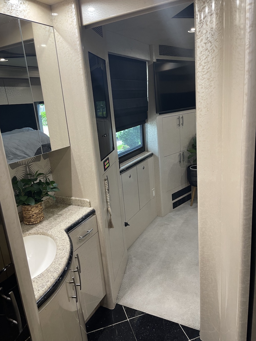 2007 Prevost Marathon XLII For Sale